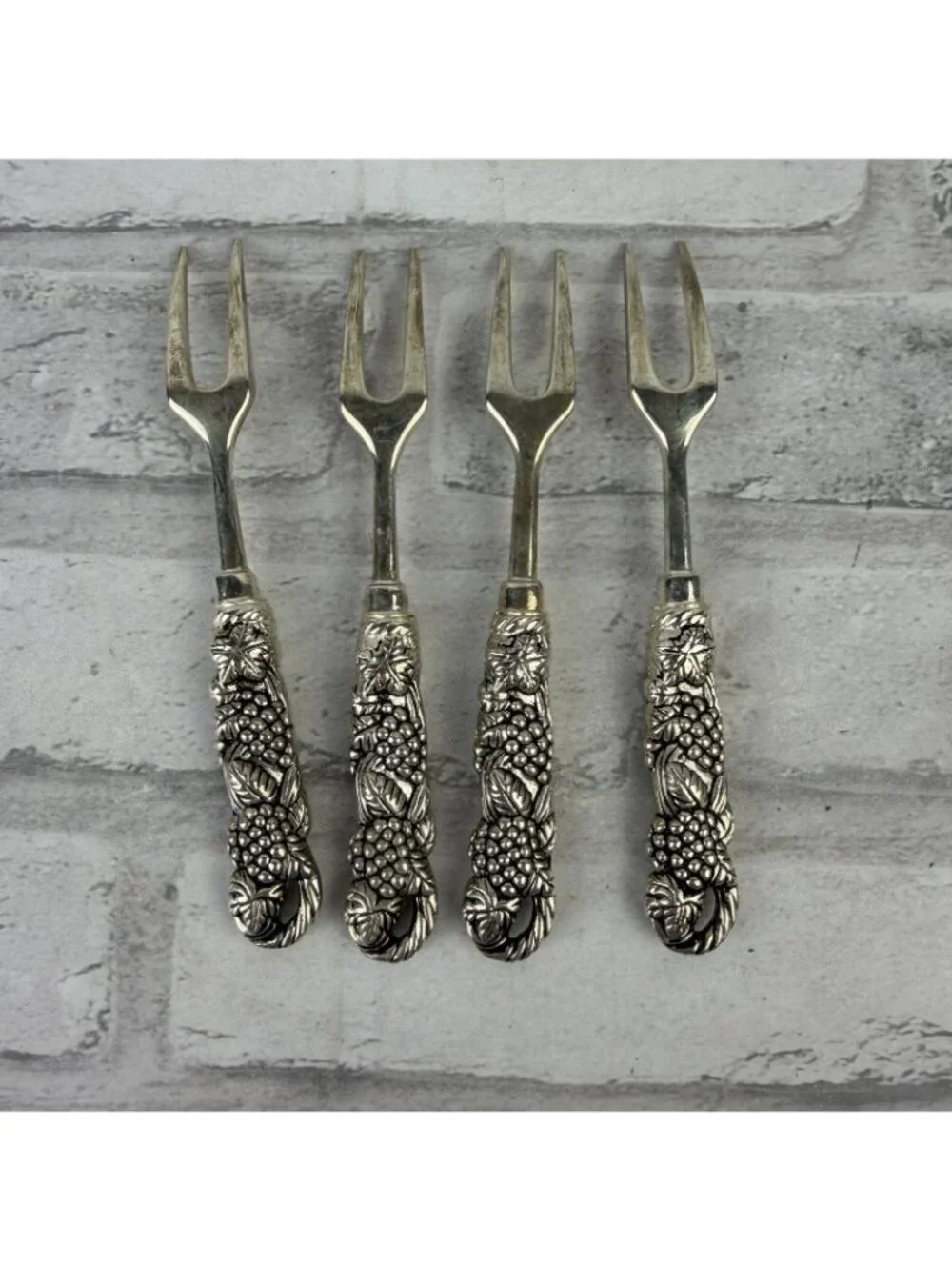 Godinger Silverplate Set of 4 Relish Forks Vine & Grape Grapevine 5 Inches